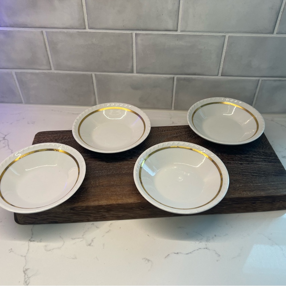 Restaurant ware small bowls, rimmed in gold